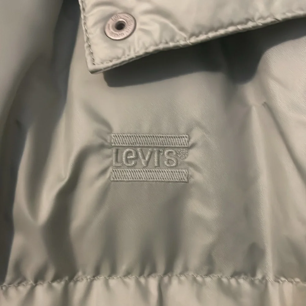 NWT Levis Women Puffer Jacket with Hood - Picture 2 of 5